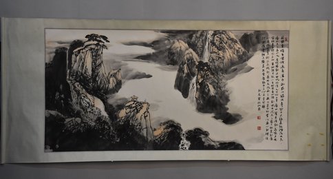 2005年衣惠春“望庐山瀑布”卷轴