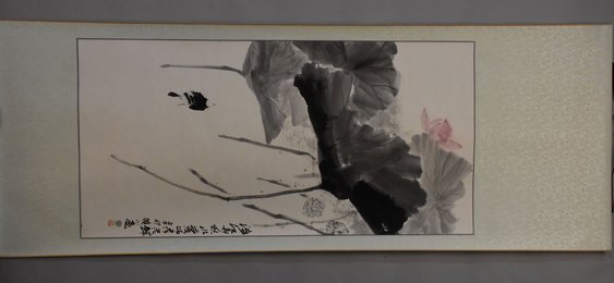 2011年宋小川涉江弄秋水画卷轴
